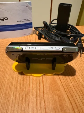 PSP Go + Manuale + Caricatore Originale