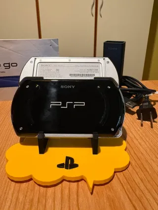 PSP Go + Manuale + Caricatore Originale