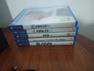 PS4 Pro 1TB + 5 Giochi