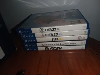 PS4 Pro 1TB + 5 Giochi