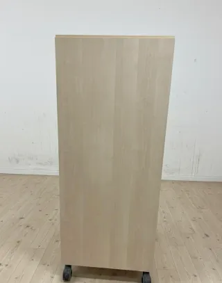 Armario estantería con ruedas