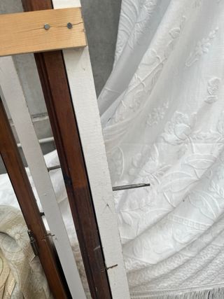 Puerta doble madera con cristales.