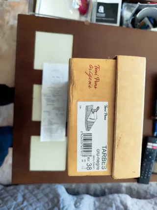 Sandalias T-Strap Azul y Beige