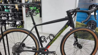 Bicicleta Gravel Cannondale