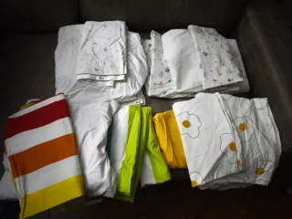 Cuna de madera con colchón. Color blanco