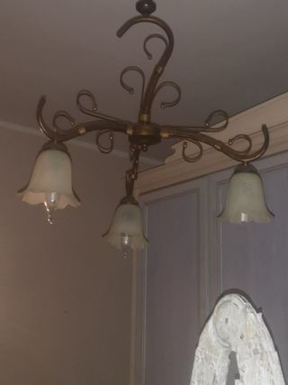 Lampadario oro e bianco in metallo e vetro