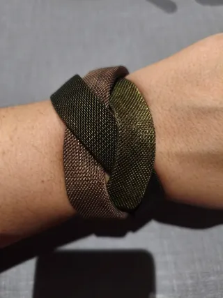 Pulsera tonos verdosos con imán de cierre
