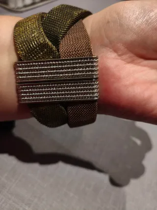 Pulsera tonos verdosos con imán de cierre
