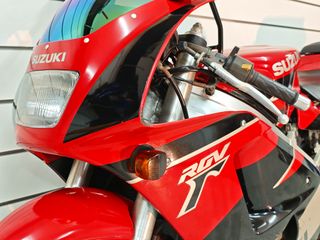 Suzuki RGV 250 SP - Moto Deportiva