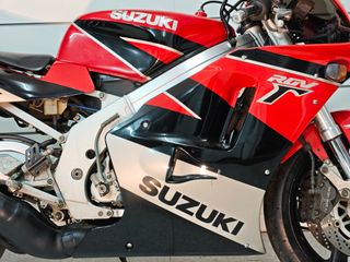 Suzuki RGV 250 SP - Moto Deportiva