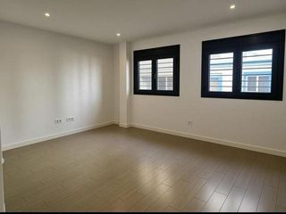 Piso en venta en Los Remedios en Sevilla