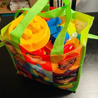 Camión Mega Bloks con bloques y figura