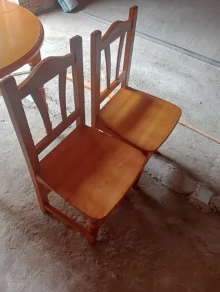 Mesa redonda extensible con 4 sillas