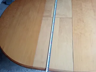 Mesa redonda extensible con 4 sillas