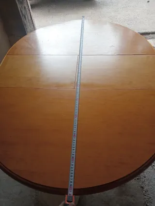 Mesa redonda extensible con 4 sillas