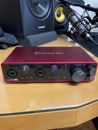 Tarjeta de sonido focusrite 4i4