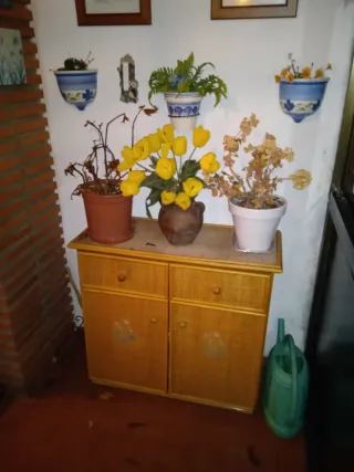 Sillas y mesa de terraza.