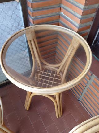 Sillas y mesa de terraza.