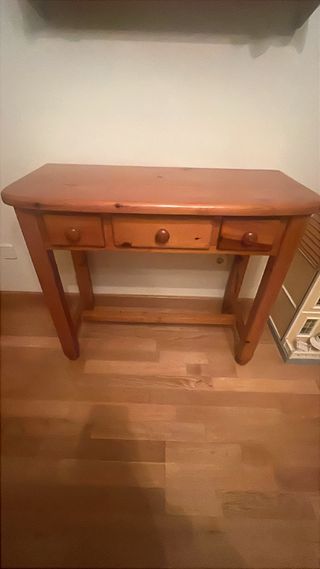 Mesa de escritorio con silla