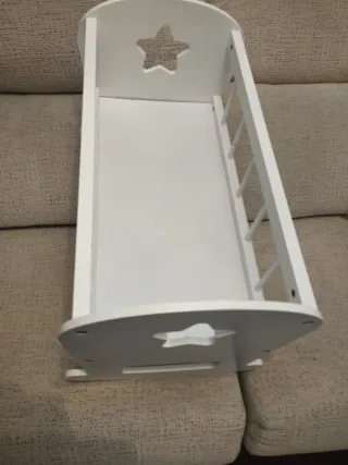 Cuna de muñecas blanca