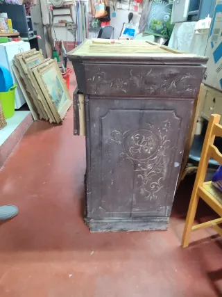 Cómoda de madera para restaurar