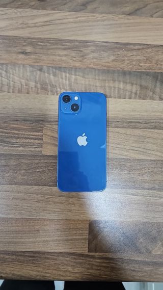 Iphone 13 con cargador y complementos