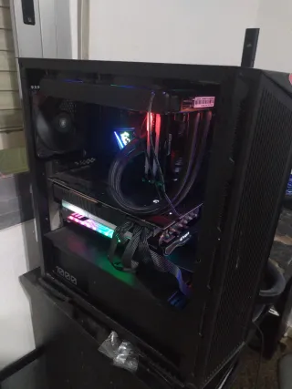 PC Gaming Completo con cristal templado