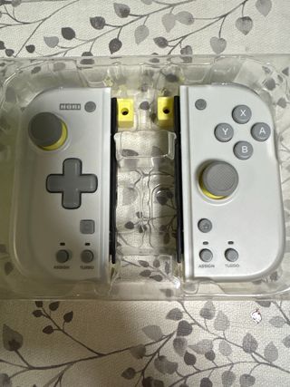 Lote Nintendo Switch, joigons y dos juegos