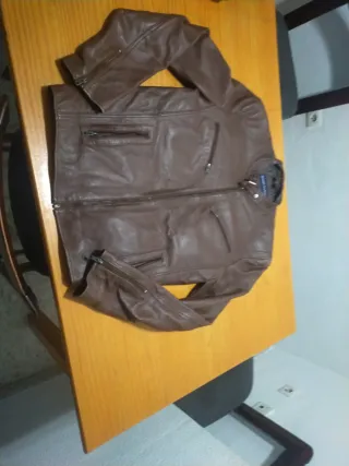 Chaqueta de cuero marrón