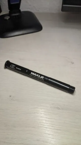 Eje pasante MAXLE M15x1.5