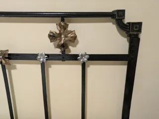 Antiguo cabecero de forja