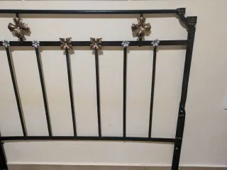 Antiguo cabecero de forja