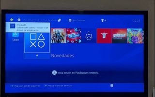 PlayStation 4 en perfecto estado y actualizada.