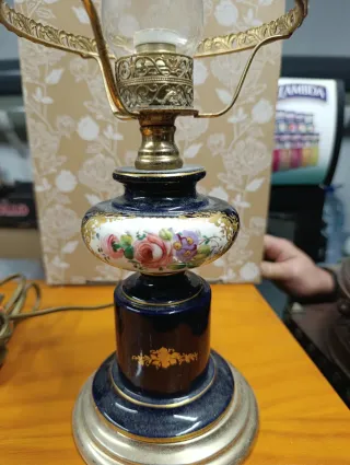 lámpara de mesa de porcelana francesa 1960.