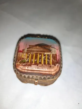 Antico piccolo scrigno cofanetto