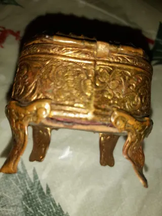 Antico piccolo scrigno cofanetto