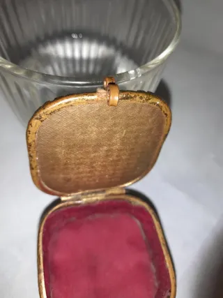 Antico piccolo scrigno cofanetto