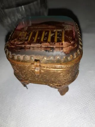 Antico piccolo scrigno cofanetto