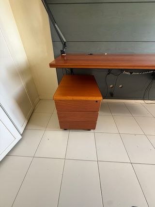 Escritorio madera y cajonera