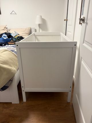 Cuna de Ikea modelo sundvik 60x120