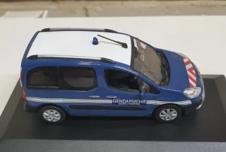 Peugeot Partner escala 1:43 Gendarmerie Norev.