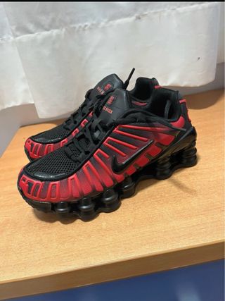 Nike Shox Zapatillas Negras y Rojas