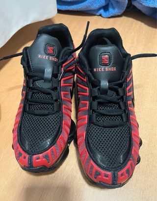 Nike Shox Zapatillas Negras y Rojas