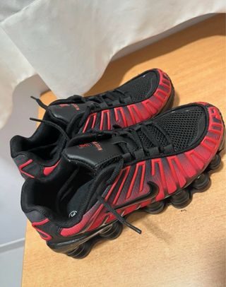 Nike Shox Zapatillas Negras y Rojas