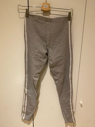 Leggings Adidas grises con rayas #adidas