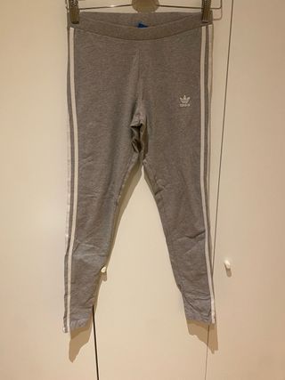 Leggings Adidas grises con rayas #adidas