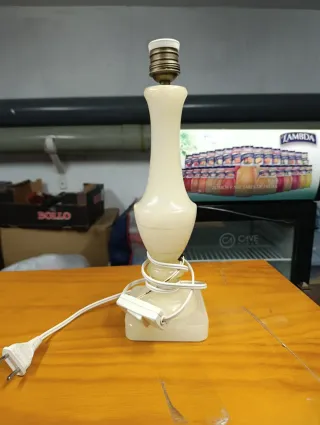 lámpara antigua hecha de alabastro