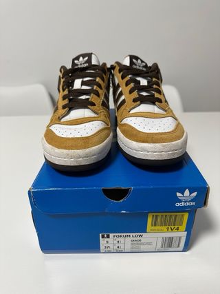 Zapatillas Adidas Forum Low Marrones y Blancas