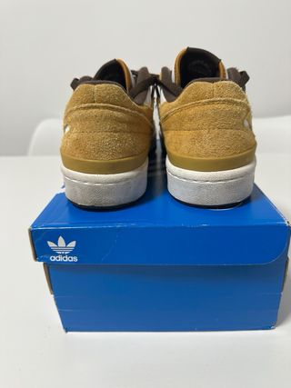 Zapatillas Adidas Forum Low Marrones y Blancas