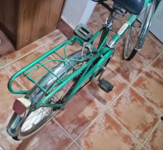 Bicicleta antigua Urge BH verde